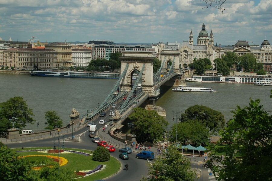 Budapest: Private 3-hour Guided City Tour by Bus - The Castle District: 75 minutes around Matthias Church and Fisherman’s Bastion