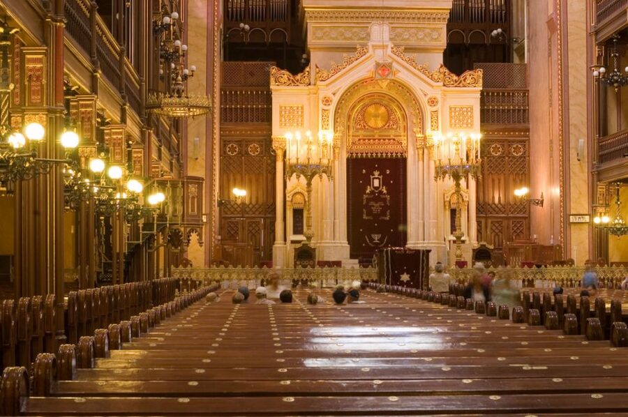 Budapest Private 3-Hour Jewish Heritage Tour - Inside the Dohány Street Synagogue