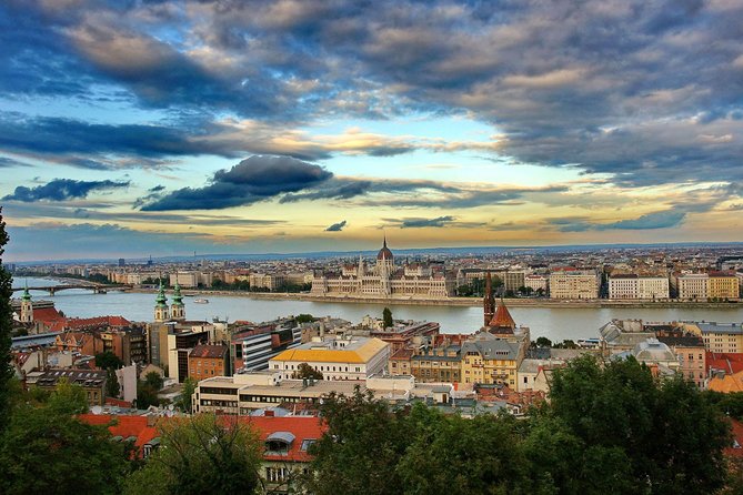 Budapest Private 4 Hour City Tour Experience with a car / van - Heroes’ Square and the City Park sights