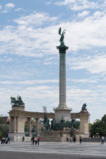 Budapest: Private City Tuk-Tuk Tour & Boat Cruise - Key points at a glance