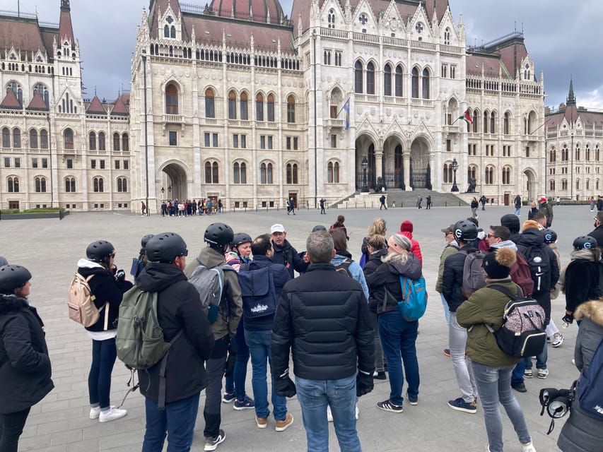 Budapest: Private Customizable Tour in French - The Jewish Quarter’s Murals, Synagogue, and Ruin Bars