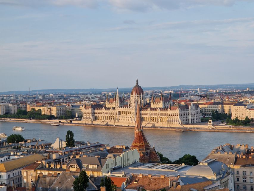 Budapest: private deluxe tour with a native, in Spanish - Key points at a glance