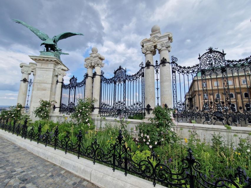Budapest: private deluxe tour with a native, in Spanish - Buda Castle, Mathias Church, and Fisherman’s Bastion
