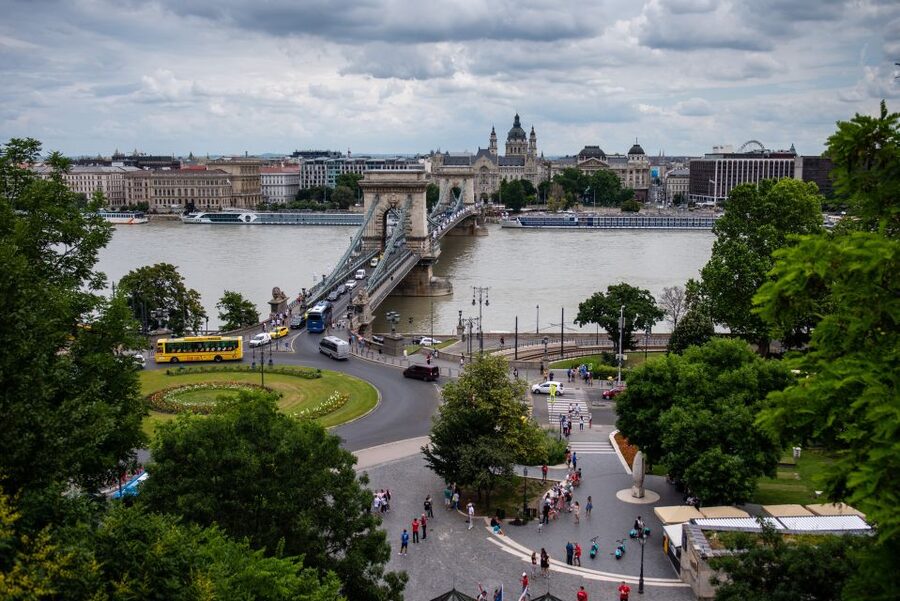 Budapest: Private Luxury Sightseeing Tour - Crossing the Chain Bridge into medieval Buda