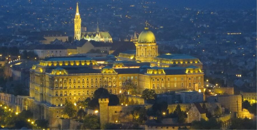 Budapest: Private Luxury Sightseeing Tour - What the guides add to the experience