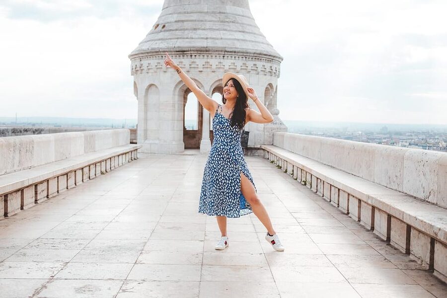 Budapest: Private Photoshoot & Sightseeing - Crossing Chain Bridge in a 20-minute stop