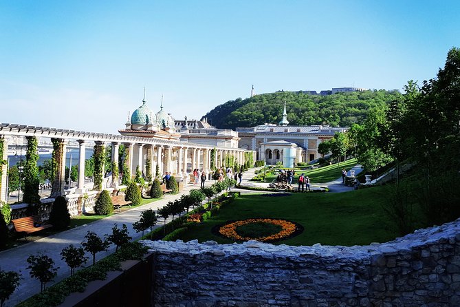 Budapest Private Walking Tour - Crossing the Chain Bridge by public transport