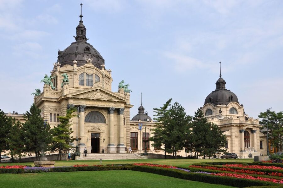 Budapest: Private Walking Tour of City with Spanish Guide - Buda Castle, Fisherman’s Bastion, and Matthias Church
