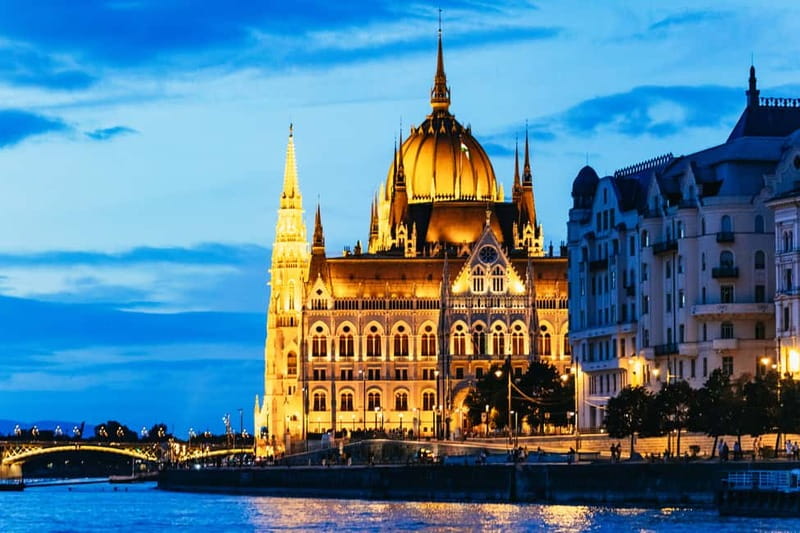 Budapest: Prosecco Dinner Cruise with Live Music - Key points to know before booking