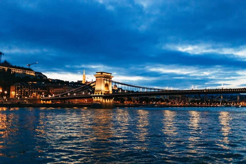 Budapest: Prosecco Dinner Cruise with Live Music - Who will get the most from the $103 price