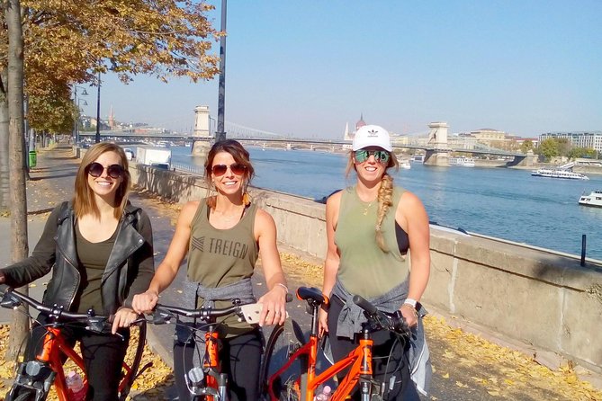 Budapest relaxed bicycle tour at sunset - Crossing the Chain Bridge back to central Budapest