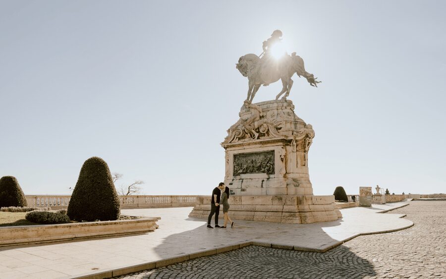 Budapest: romantic photoshoot at Buda's iconic sightseeings - Timing, comfort, and access