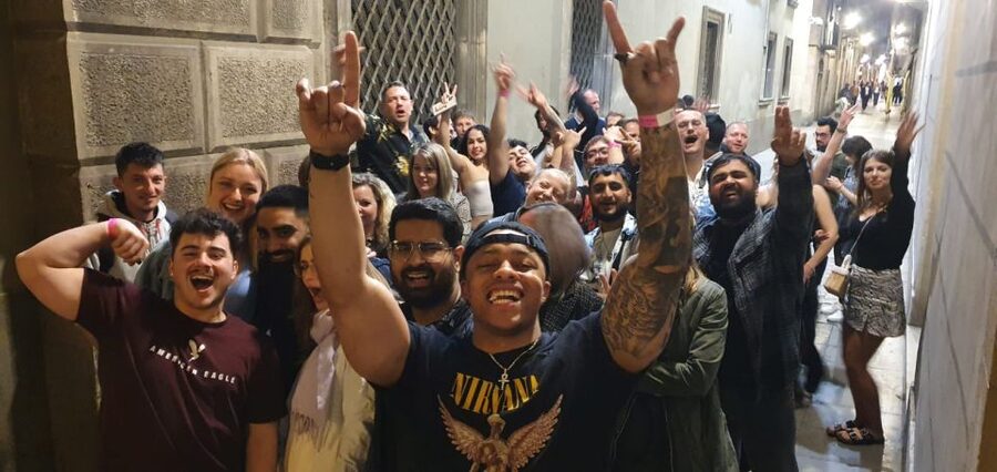 Budapest: Ruin Bar Pub Crawl with Entry Tickets - Walking between bars