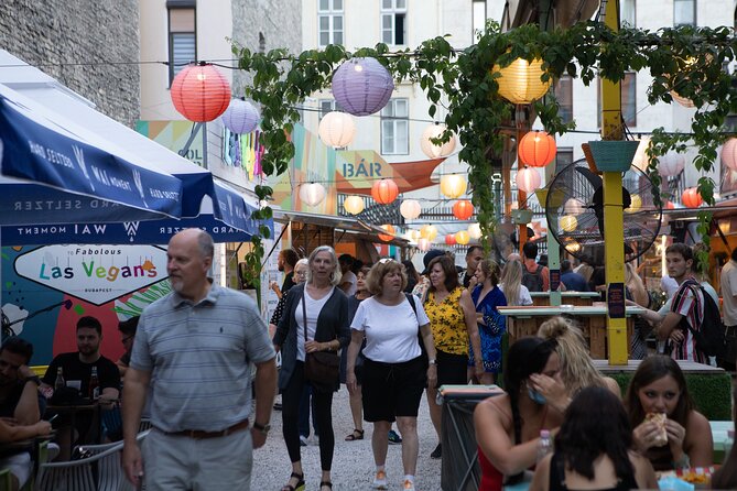 Budapest Ruin Bars Evening Walking Tour with Drinks & Street Food - What the guide adds to the evening