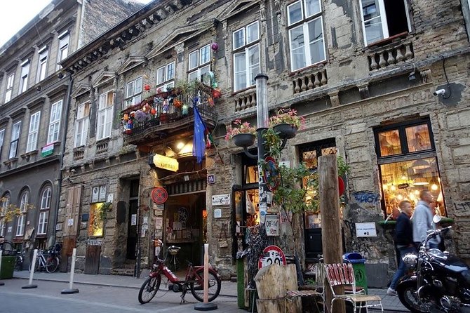Budapest Ruin Bars Evening Walking Tour with Drinks & Street Food - Who should book this ruin bar walk