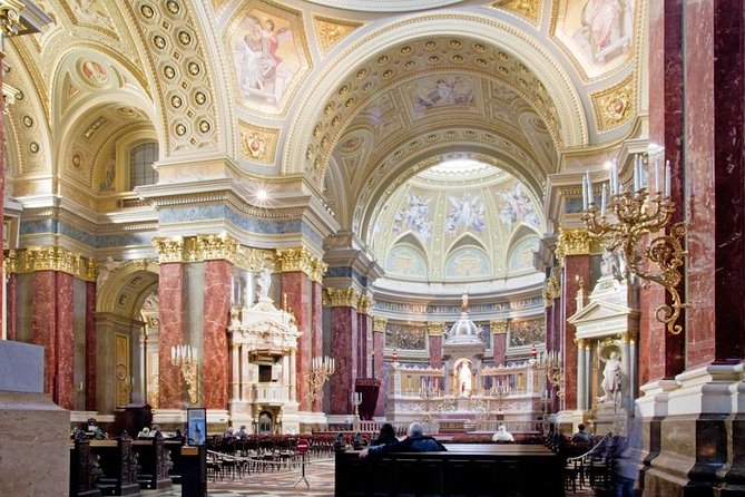 Budapest: Saint Stephen's Basilica Tour - What the guides add to the visit