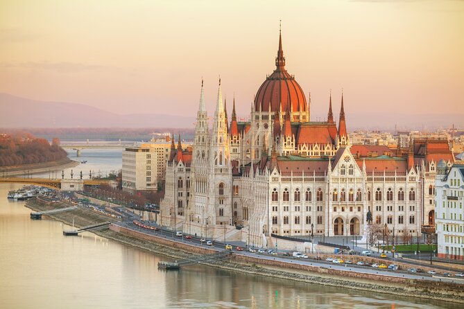 Budapest Scavenger Hunt and Highlights Self Guided Audio Tour - Parliament to Buda by way of the river