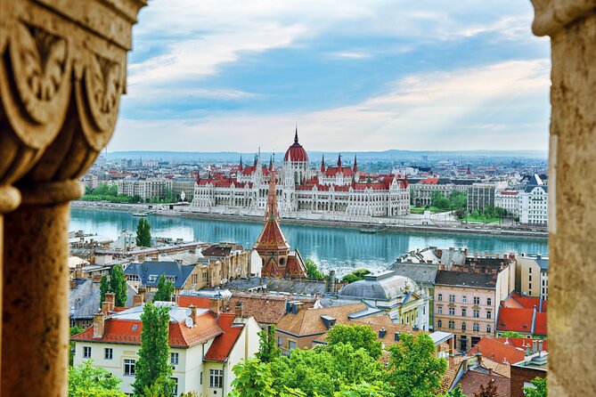 Budapest Scavenger Hunt and Highlights Self Guided Audio Tour - Erzsébet tér and the first Pest stops