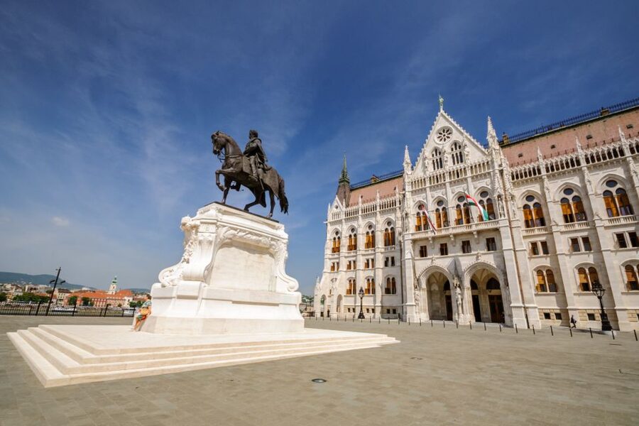 Budapest: Segway Sightseeing Tour - Parliament and Liberty Square