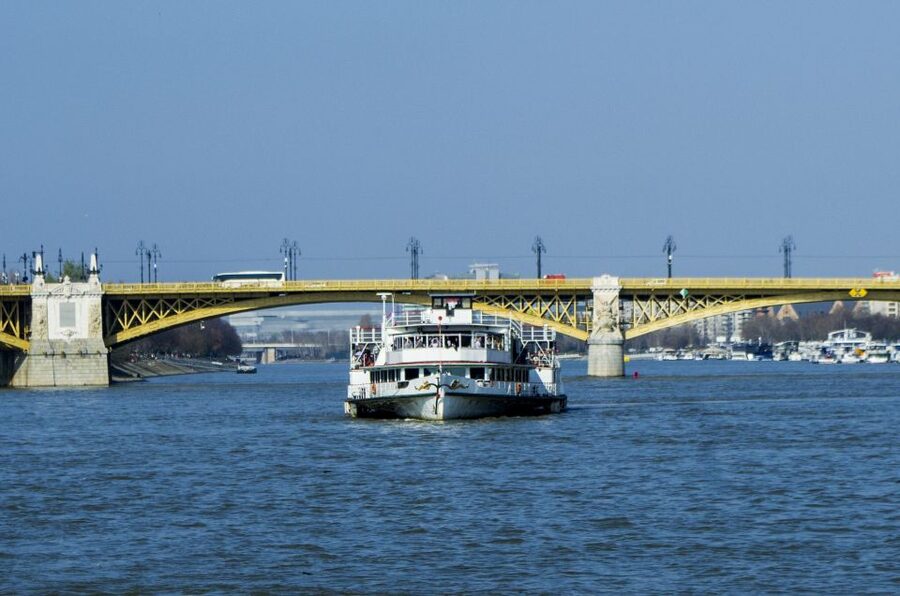 Budapest: Sightseeing Cruise on the Danube - Chain Bridge, Buda Castle, and Matthias Church
