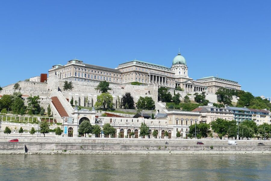 Budapest: Sightseeing Cruise on the Danube - Parliament and the first great river views