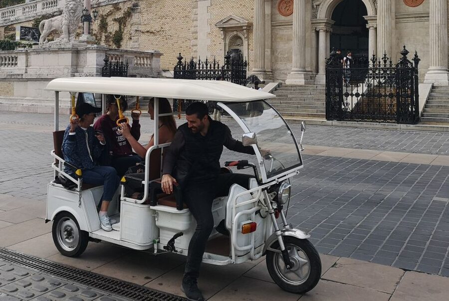 Budapest: Sightseeing Tour by Electric Tuktuk - Why an electric tuk-tuk works so well in Budapest