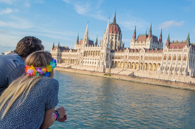 Budapest Sip and Sail Danube Cruise with Unlimited Prosecco - Three kinds of prosecco and a casual bar setup