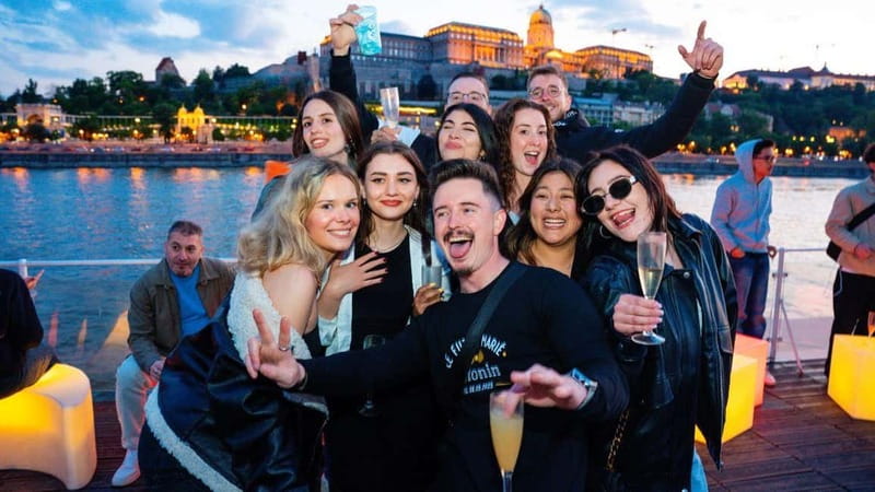 Budapest: Sip and Sail River Cruise with Unlimited Prosecco - The 75-minute route, from Parliament to the southern bridges
