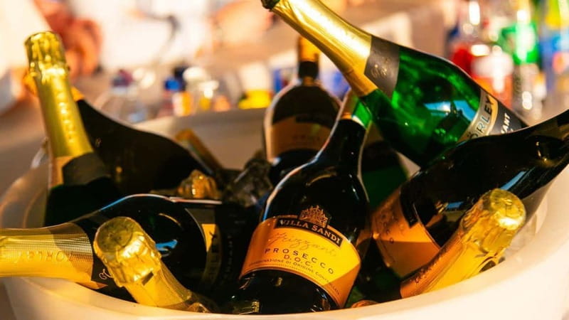 Budapest: Sip and Sail River Cruise with Unlimited Prosecco - What the $26 price really covers