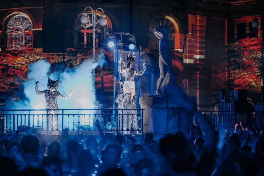 Budapest: Sparty - The Ultimate Late-Night Spa Party Ticket - From the entrance to the changing rooms