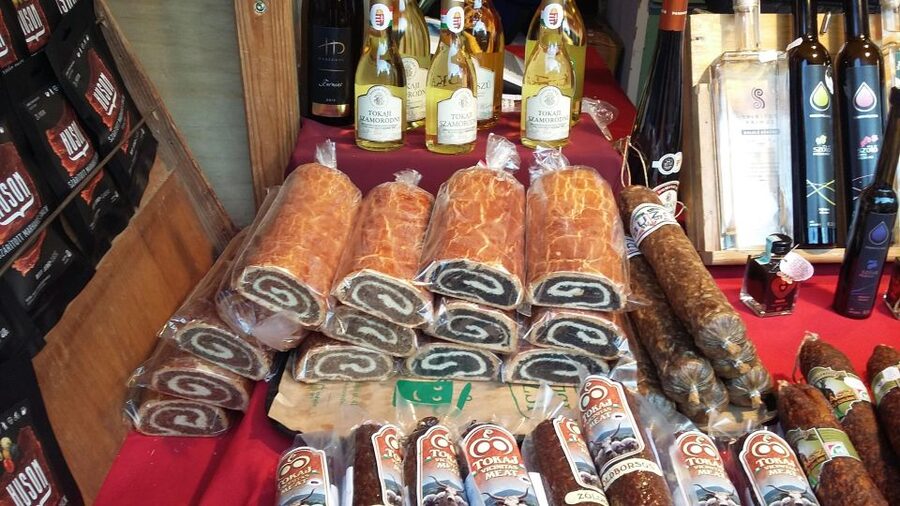 Budapest Streetfood Heaven: Tasting and Markets with a local - Starting at Starbucks Fashion in central Budapest