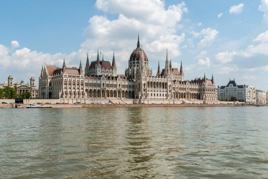 Budapest: Summer Brunch & Cruise with Prosecco or Cake - A brunch with Budapest as your backdrop