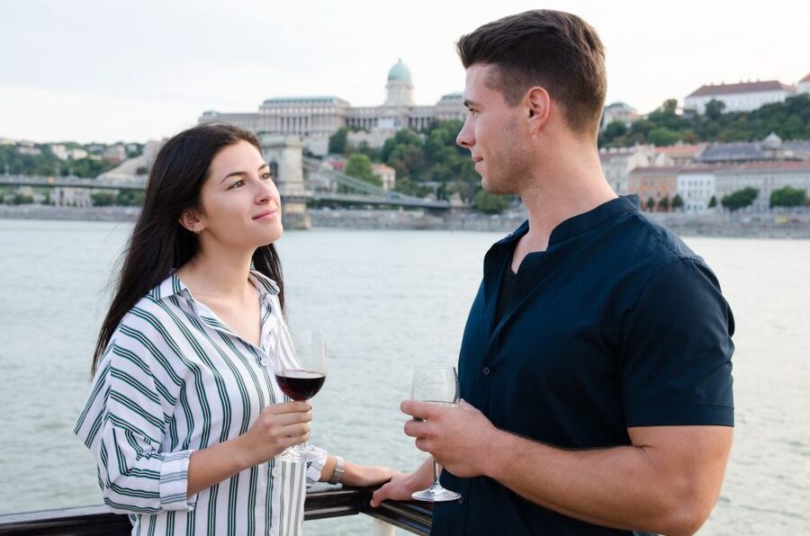 Budapest: Summer Brunch & Cruise with Prosecco or Cake - Noon to 1 p.m.: the Danube sightseeing cruise