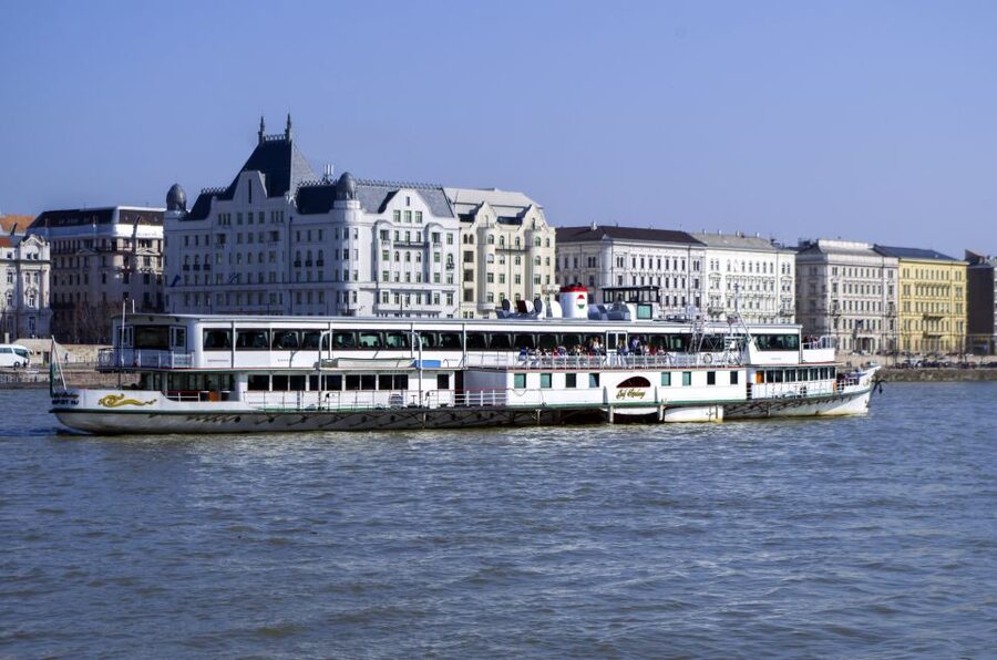 Budapest: Summer Brunch & Cruise with Prosecco or Cake - Who will enjoy this cruise most