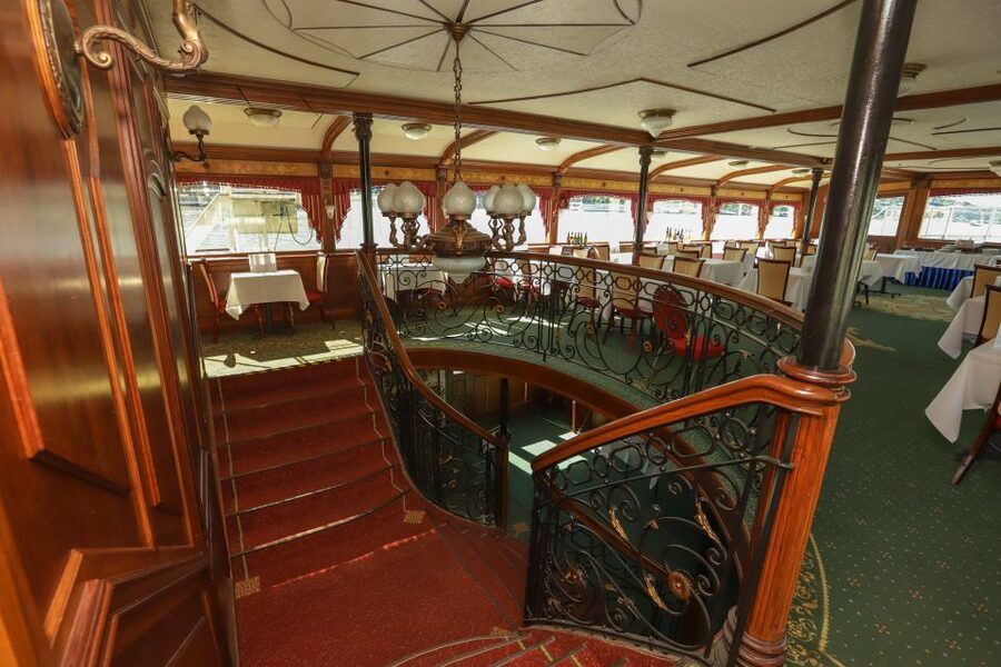 Budapest: Summer Brunch & Cruise with Prosecco or Cake - What the Gróf Széchenyi ship adds