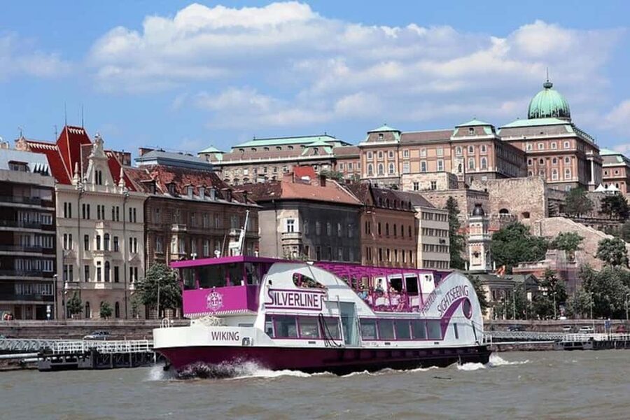 Budapest: Sunset Cruise with 2 Cocktails - Leaving Pest beside Elizabeth Bridge
