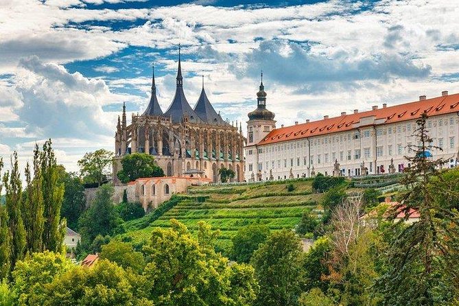 Budapest to Prague Private transfer with 2 hour sightseeing stop - Price, inclusions, and extra costs