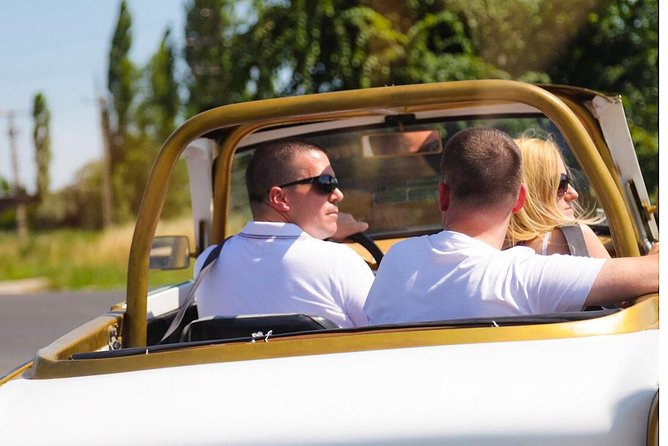 Budapest Trabant Tour- Go Trabi Go - Learning the three-pedal Trabant
