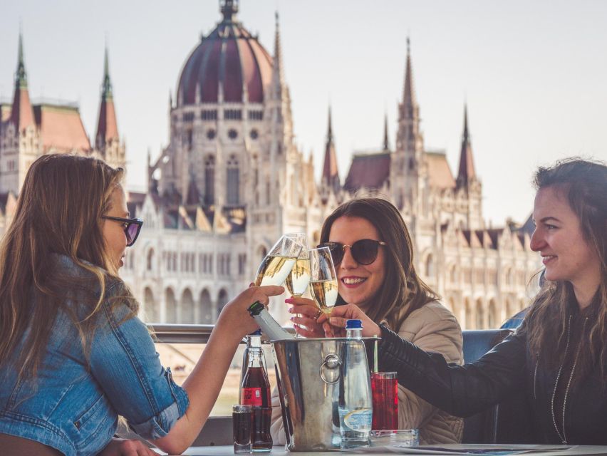Budapest: Unlimited Prosecco and Wine Sightseeing Cruise - The essential details at a glance