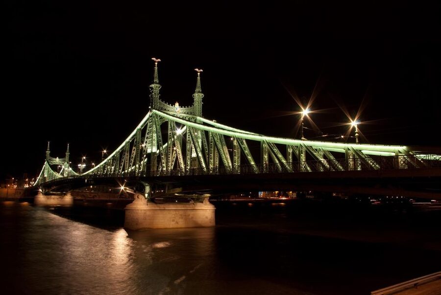 Budapest: Unlimited Prosecco and Wine Sightseeing Cruise - What the $41 ticket really buys you