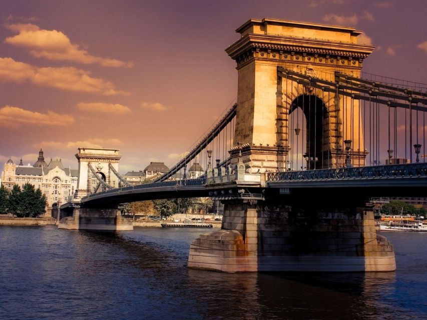 Budapest: Unlimited Prosecco and Wine Sightseeing Cruise - Boarding beside Elisabeth Bridge