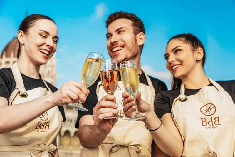 Budapest: Unlimited Prosecco, Beer and Aperol Spritz Cruise - Choosing the right departure time