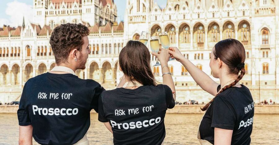 Budapest: Unlimited Prosecco, Beer and Aperol Spritz Cruise - Is the optional focaccia worth adding?
