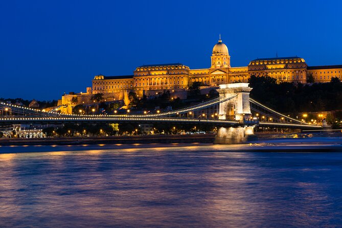 Budapest: Unlimited Prosecco, Beer & Aperol Spritz Cruise - The landmarks you will want to photograph