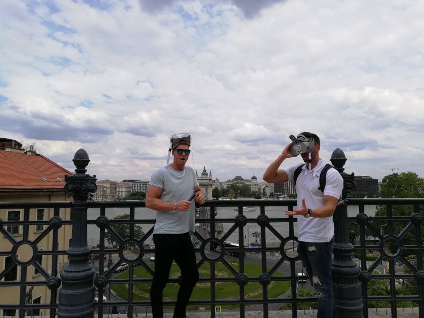 Budapest: Virtual Reality Tour in 8 Languages - Starting near Chain Bridge on the Buda side