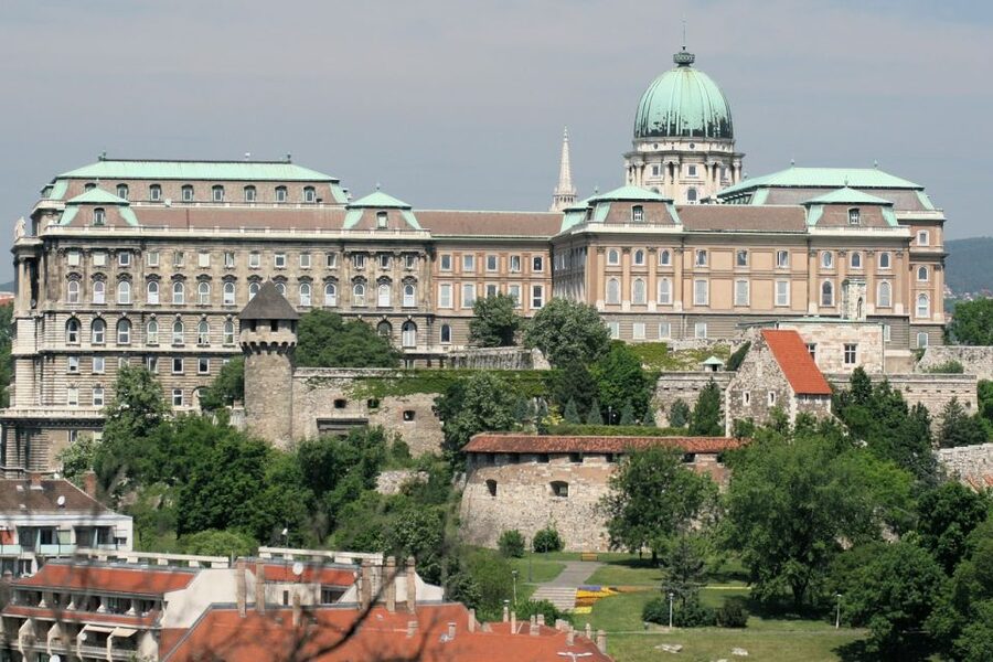 Budapest: Walking Tour in German - Price, group size, and overall value