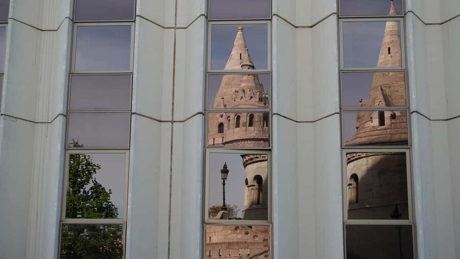 Budapest: Walking Tour in the Buda Castle District - Buda Castle Caves and the royal quarter