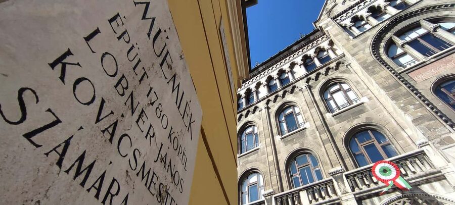 Budapest: Walking Tour in the Buda Castle District - Sándor Palace and the return of royal power