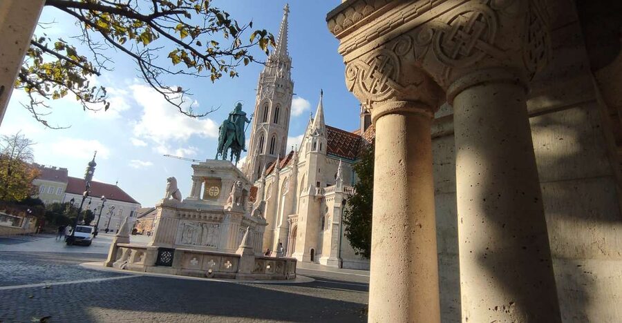 Budapest: Walking Tour in the Buda Castle District - Starting beside Vienna Gate