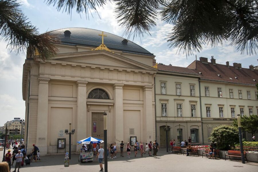 Budapest Walking Tour with a Professional Local Guide - Starting beside St. Stephen’s Basilica